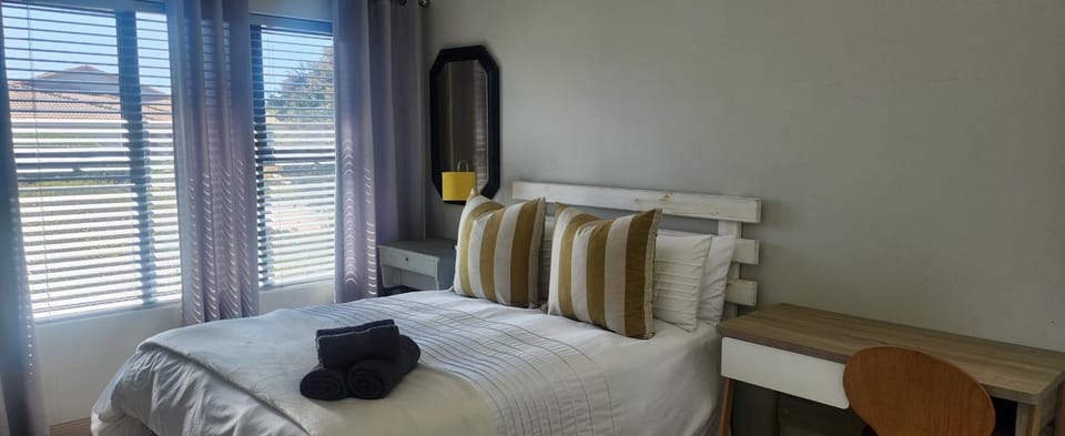 Bedroom, towels