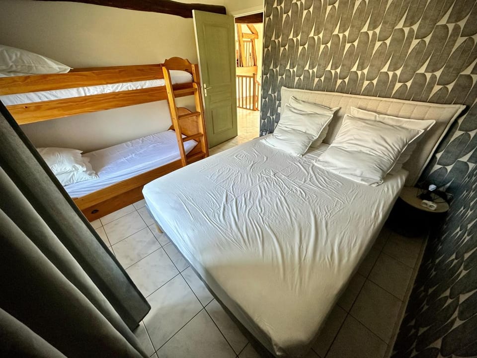 Bed, Photo of the whole room, Bedroom, bunk bed
