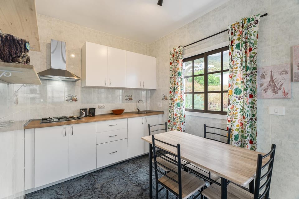 Property building, Kitchen or kitchenette, Living room