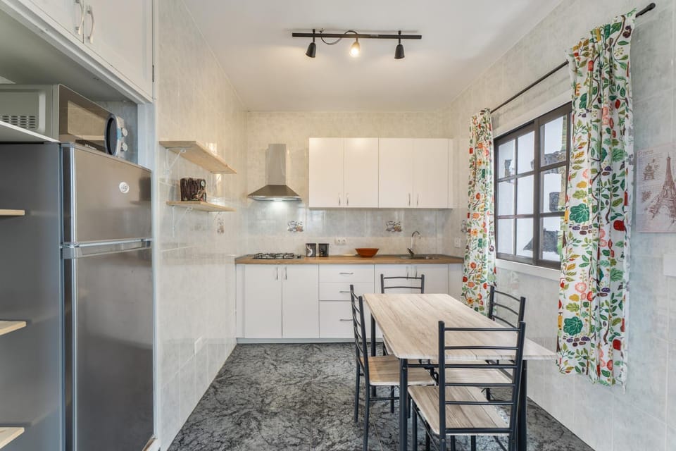 Property building, Kitchen or kitchenette, Living room