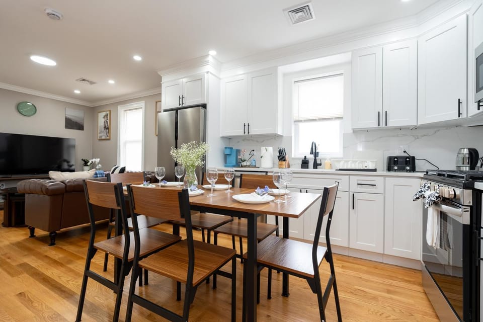 Pet-Friendly Modern 3BR 1st-floor Apt Boston - Easy Franklin Park & Red Line Access 5581 Apartment in Quincy