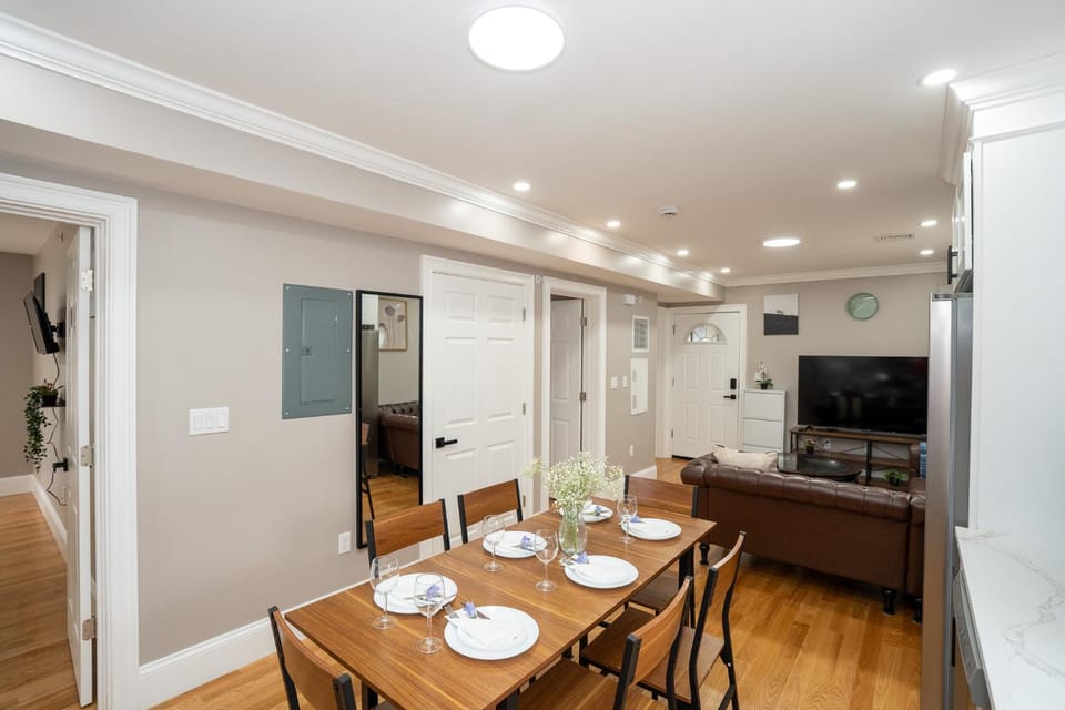 Pet-Friendly Modern 3BR 1st-floor Apt Boston - Easy Franklin Park & Red Line Access 5581 Apartment in Quincy