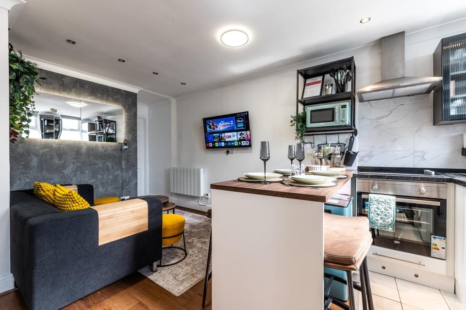 TV and multimedia, Kitchen or kitchenette, Living room, Seating area, Dining area, minibar, oven