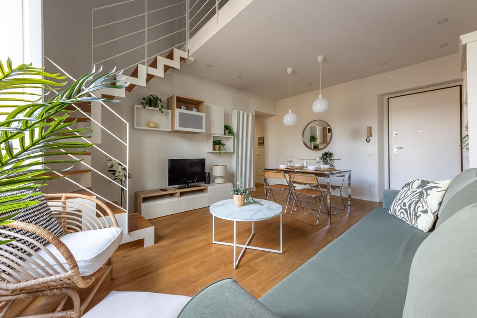 Communal lounge/ TV room, TV and multimedia, Living room, Seating area, Dining area, Evening entertainment