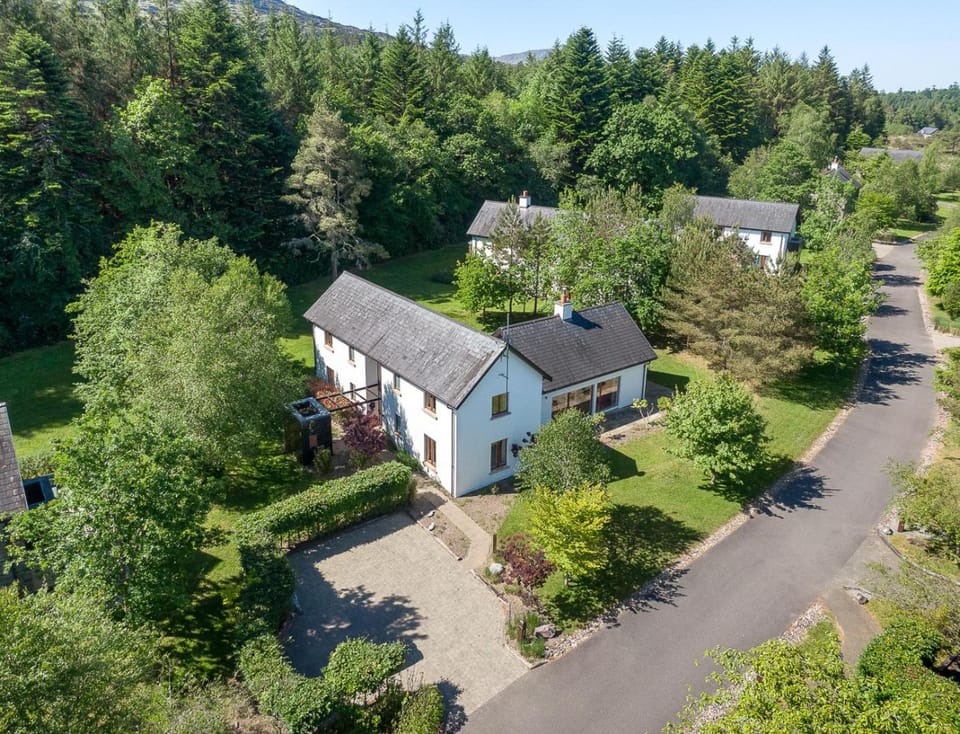 Property building, Neighbourhood, Natural landscape, Garden
