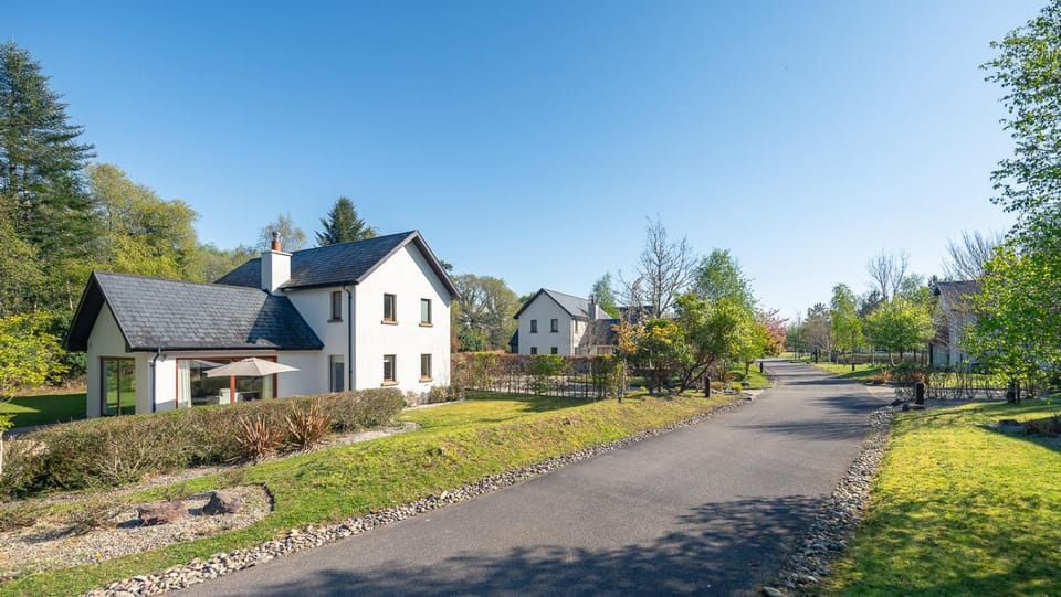 Property building, Neighbourhood, Natural landscape, Street view