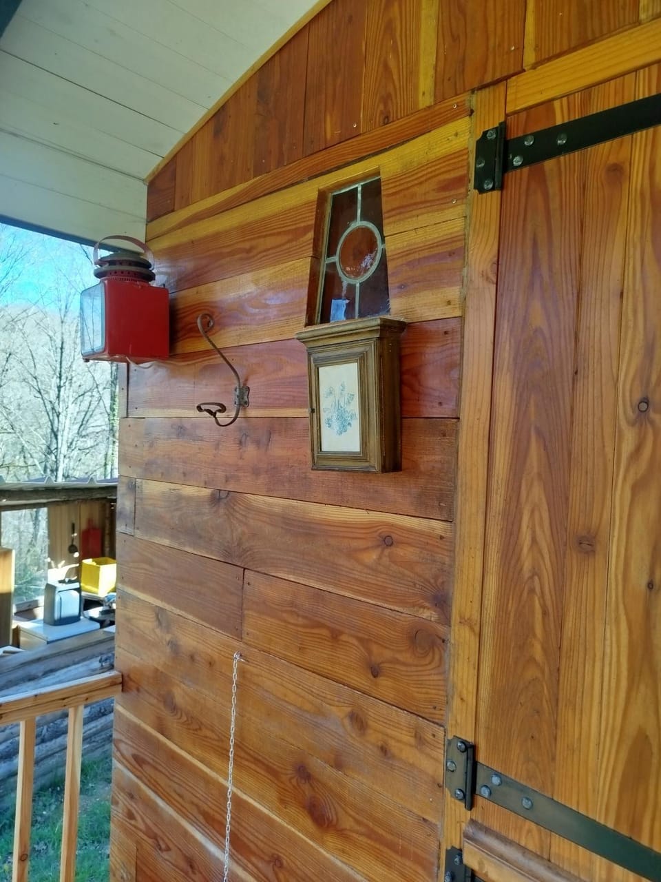 Roulotte et Cabane Par Hasard Campground/ 
RV Resort in Occitanie