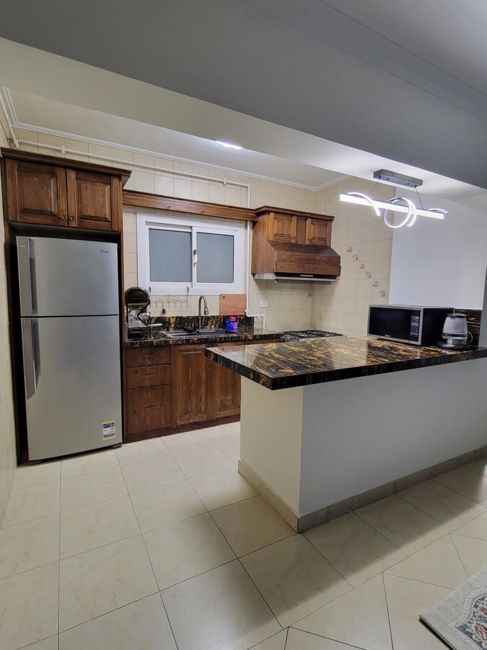 Kitchen or kitchenette, minibar, oven, stove