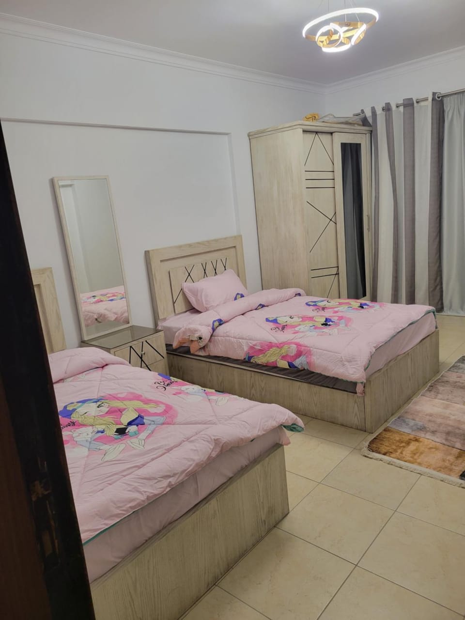 Photo of the whole room, Bedroom