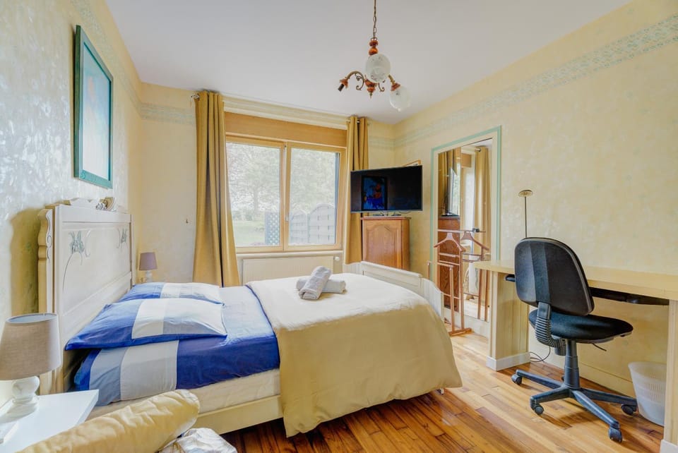 Property building, Living room, Bedroom
