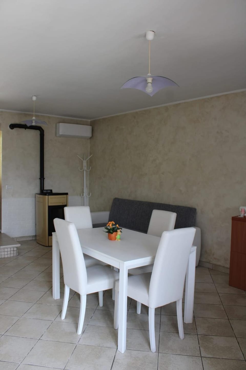 Kitchen or kitchenette, Living room, Seating area, Dining area, air conditioner