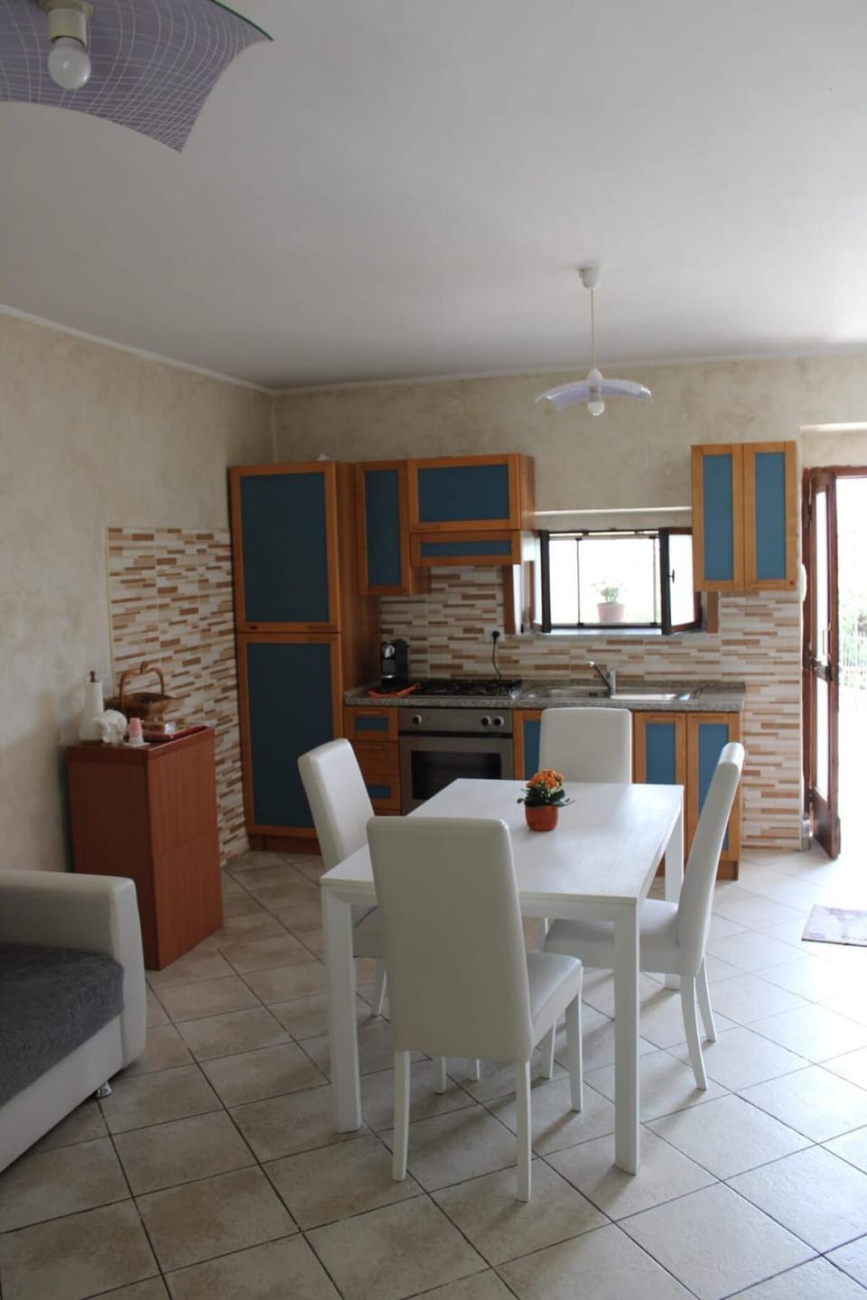 Kitchen or kitchenette, Living room, Seating area, Dining area, minibar