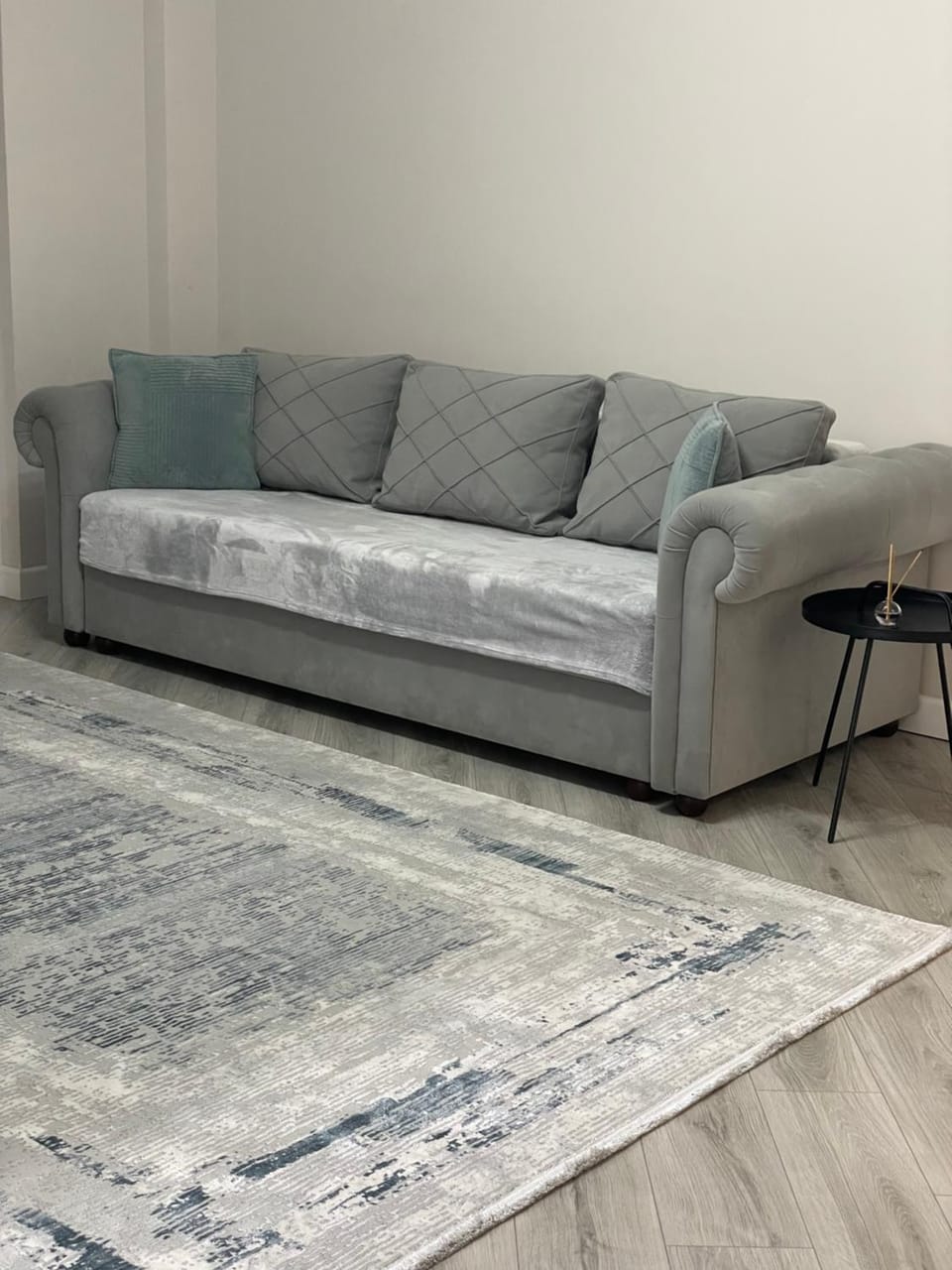 Spacious, with panoramic glazing, center and airport Apartment in Chișinău