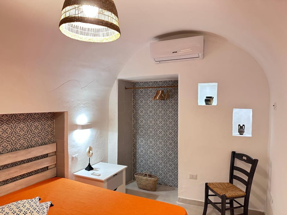 Bed, Photo of the whole room, Bedroom, air conditioner