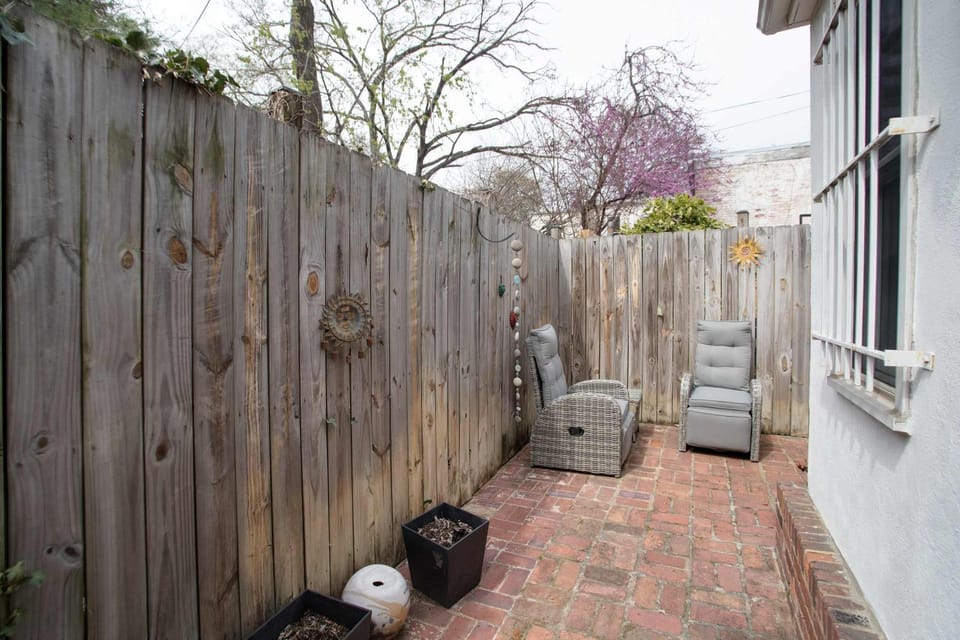 Sojourn Only 8 Blocks to Capitol with Private Patios House in Capitol Hill