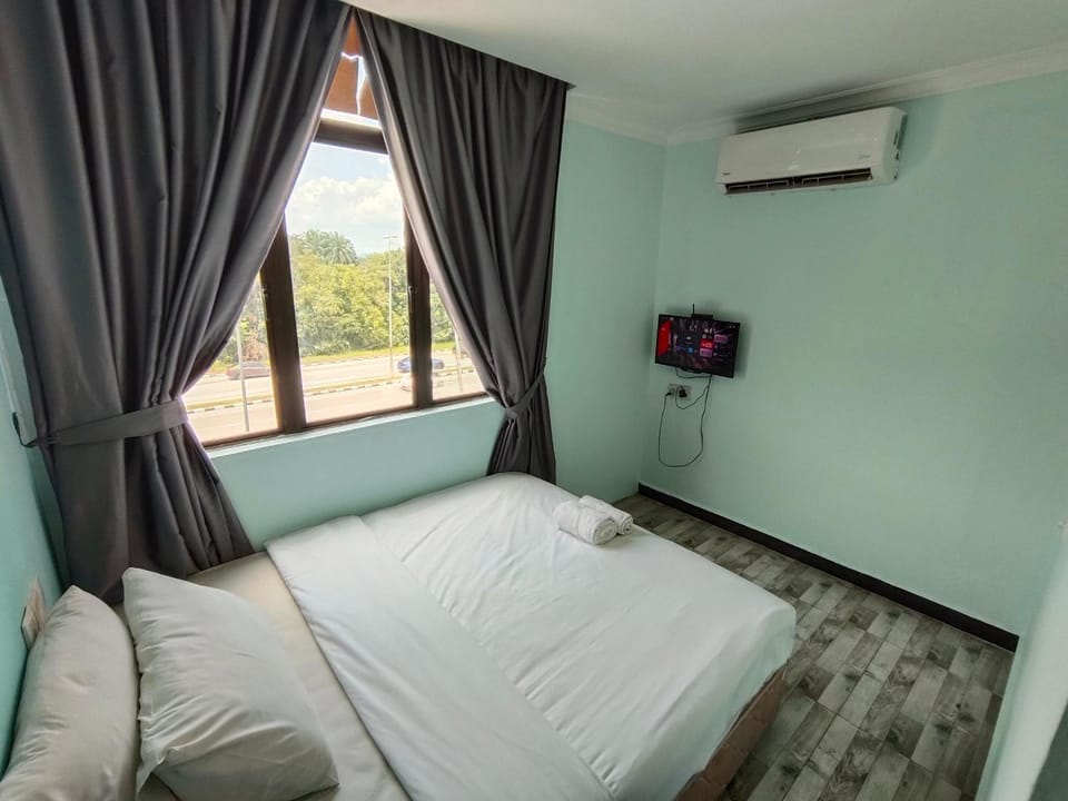Bed, Photo of the whole room, Bedroom, air conditioner
