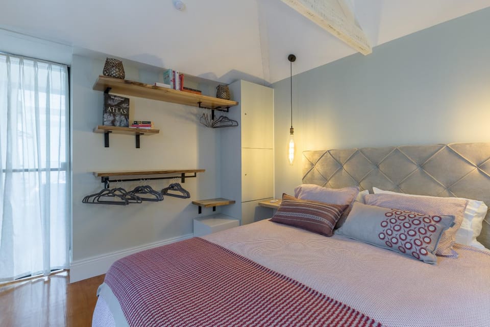 Stylish Downtown Porto Duplex 2BR Walk everywhere! Apartment in Porto