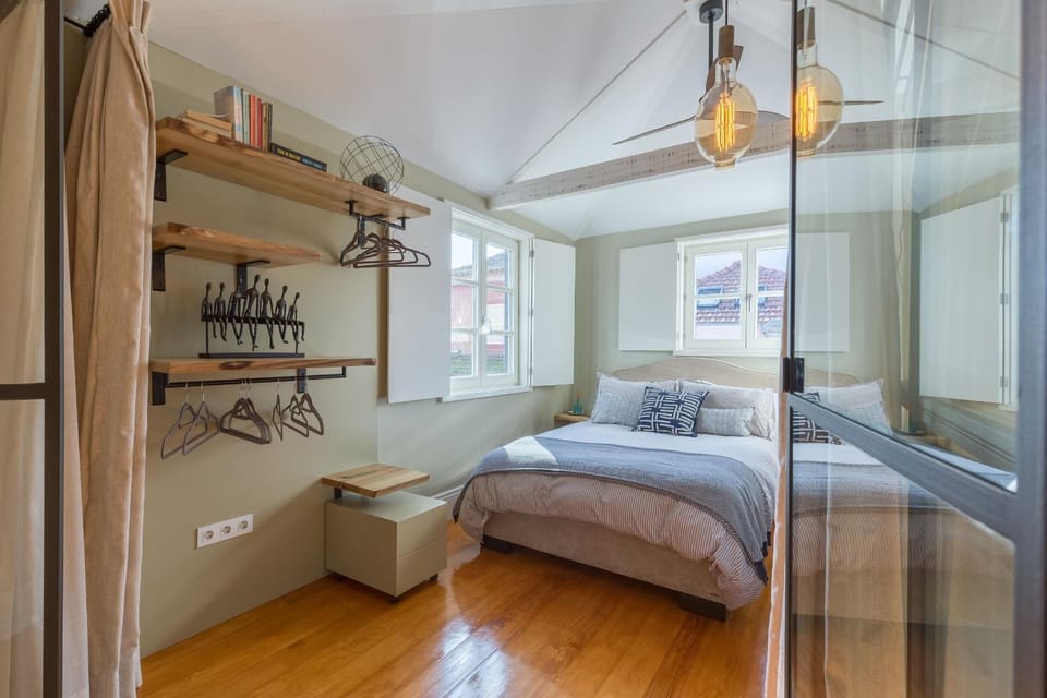Stylish Downtown Porto Duplex 2BR Walk everywhere! Apartment in Porto
