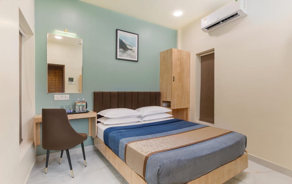 Bed, Bedroom, wardrobe, air conditioner