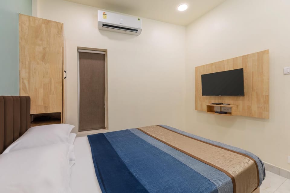 Bed, TV and multimedia, Bedroom, air conditioner
