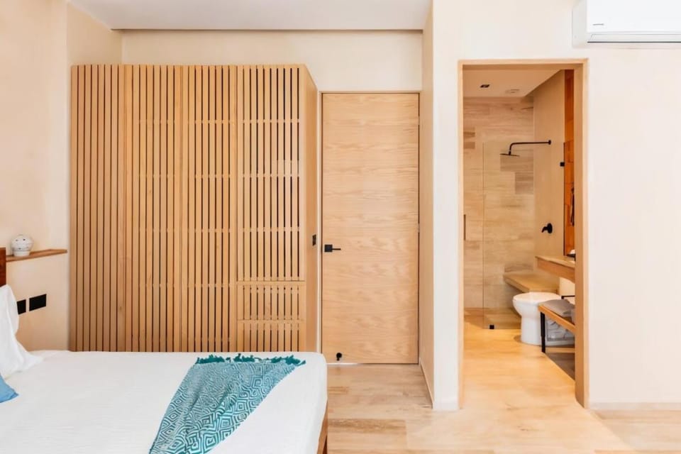 Shower, Toilet, Bed, Bathroom, Photo of the whole room, Bedroom, towels, wardrobe