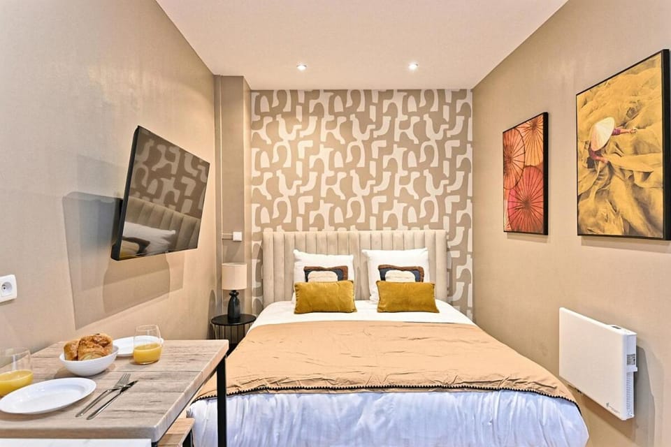 Bed, TV and multimedia