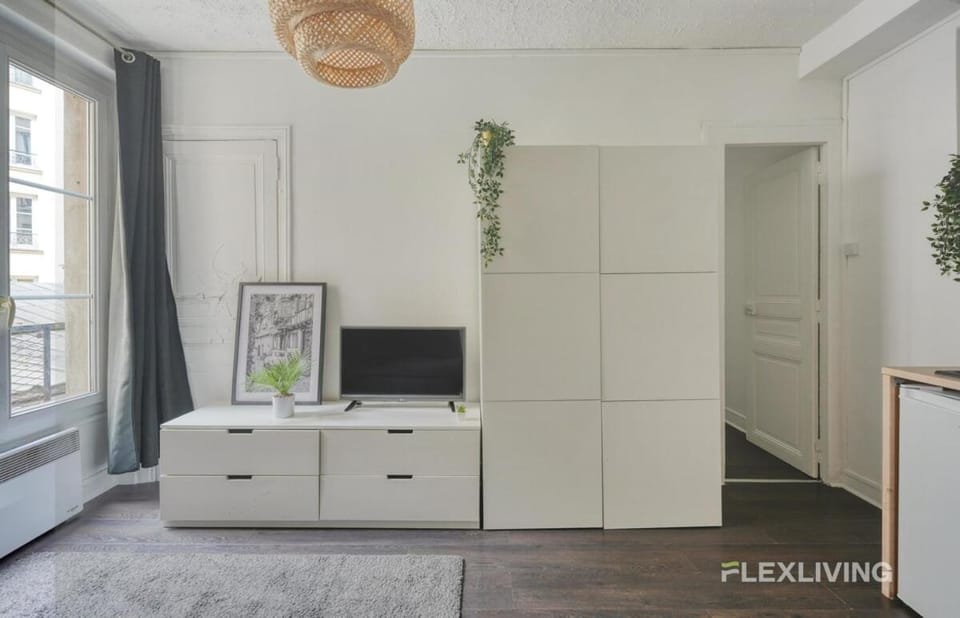 Immeuble Mademoiselle Apartment in Paris