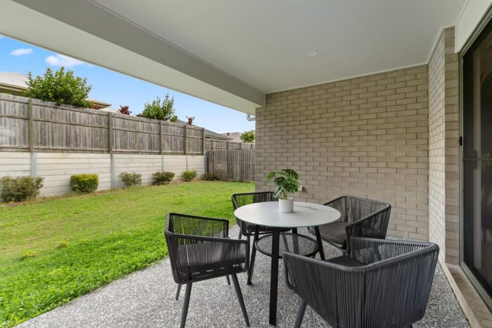Quiet n Stylish 3mins to Mall Modern 4BR House House in Brisbane