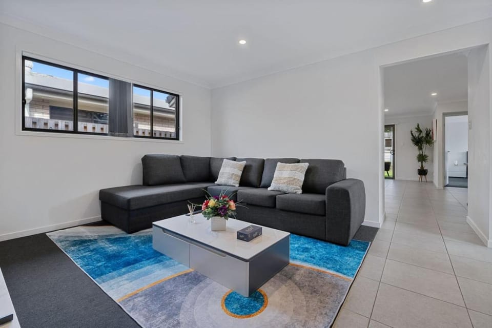 Quiet n Stylish 3mins to Mall Modern 4BR House House in Brisbane