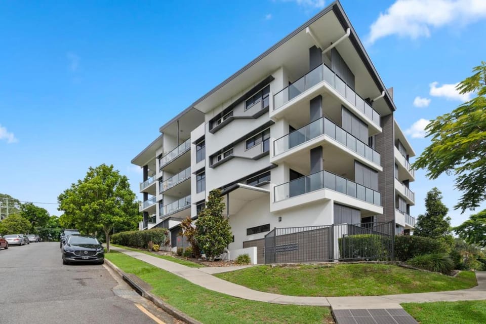 Perfect Spot Near CBD n UQ Spacious 2Beds Apt Apartment in Indooroopilly