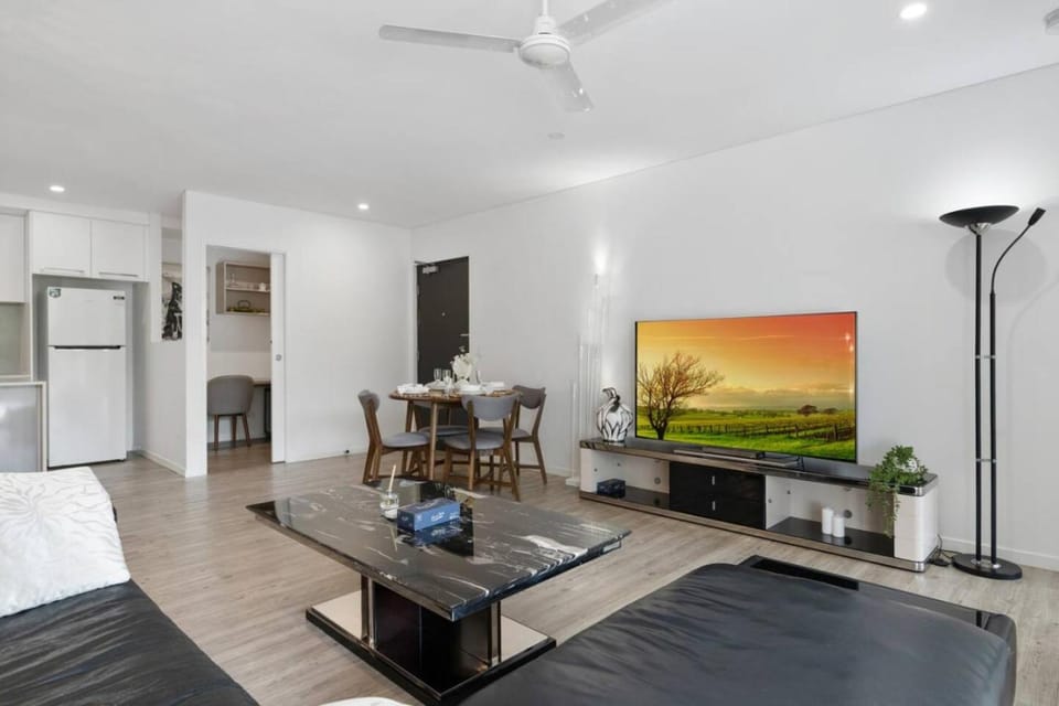 Perfect Spot Near CBD n UQ Spacious 2Beds Apt Apartment in Indooroopilly