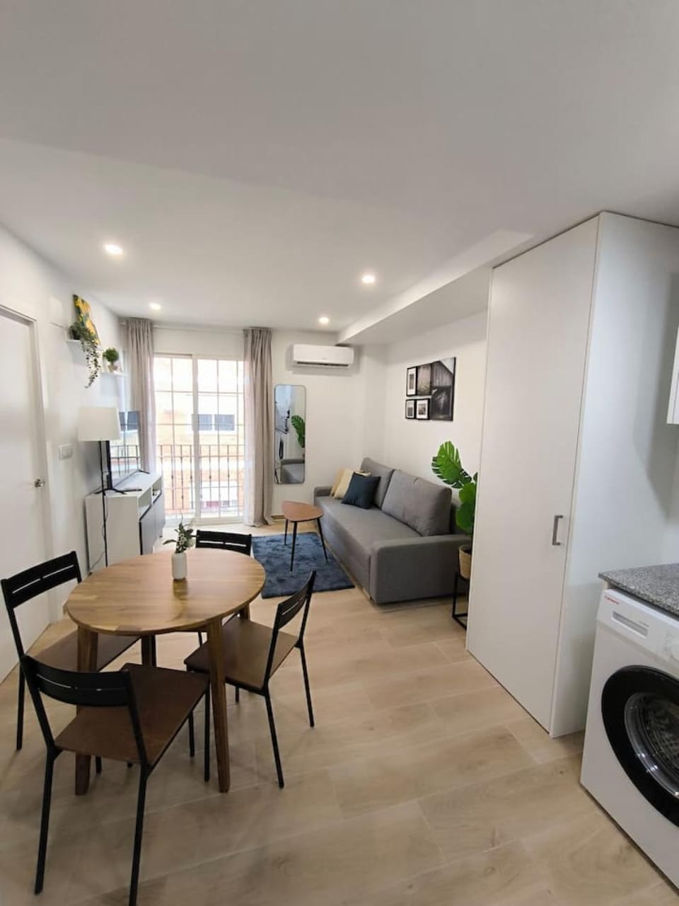 Seating area, Dining area