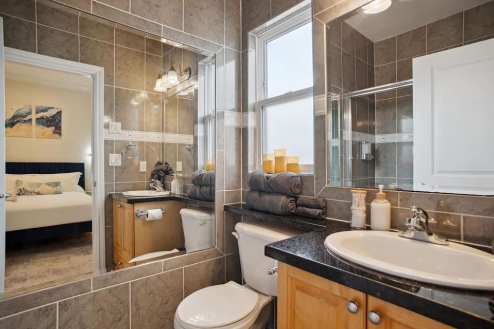 Toilet, Bathroom, towels