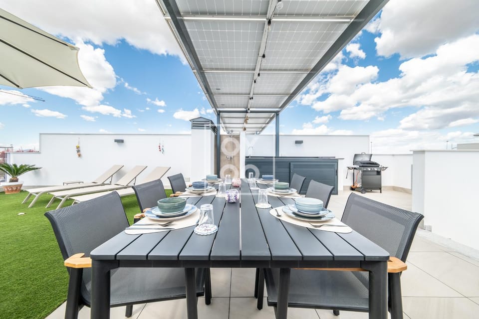 BBQ facilities, View (from property/room), Balcony/Terrace, Dining area
