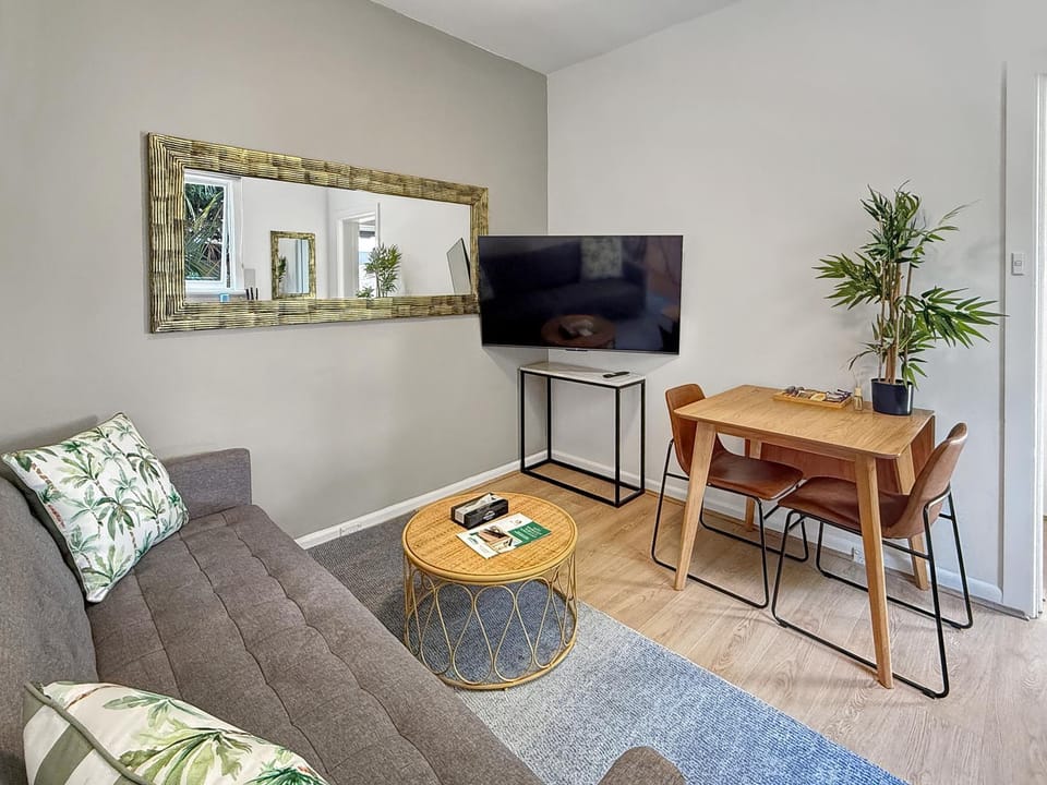 TV and multimedia, Living room, Dining area