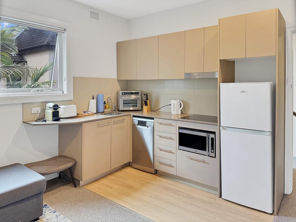 microwave, oven, stove, kitchen