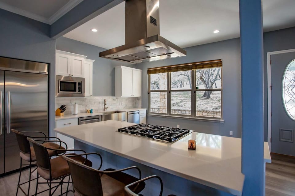 Lakefront 6BR Retreat w Dock & Game Room House in Lake Buchanan