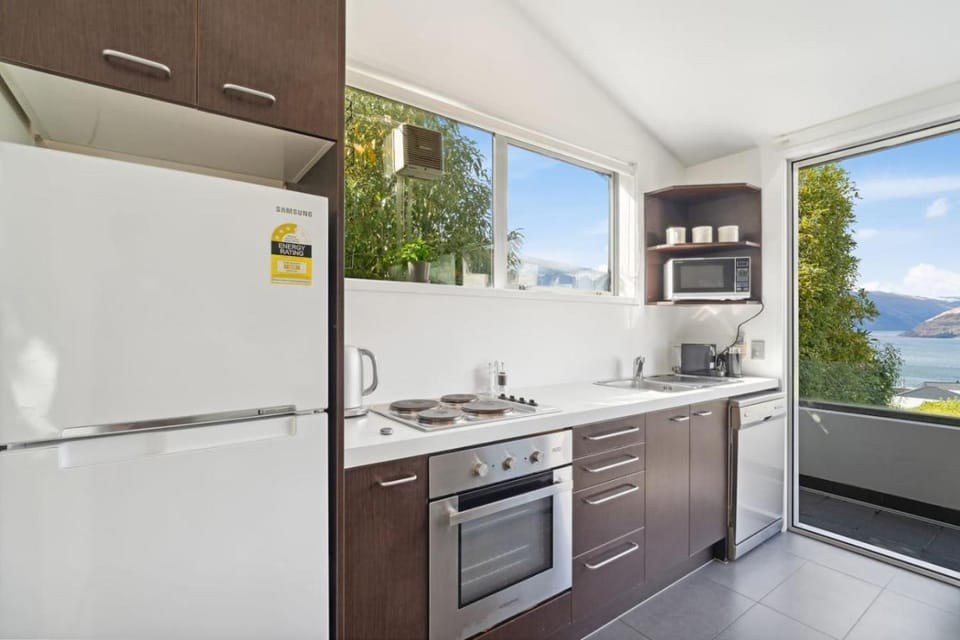 Kitchen or kitchenette, Mountain view, dishwasher, oven, stove