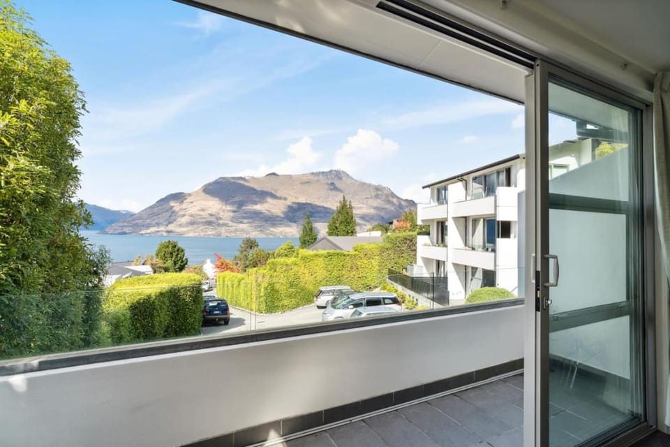 Day, View (from property/room), Balcony/Terrace, Lake view, Mountain view