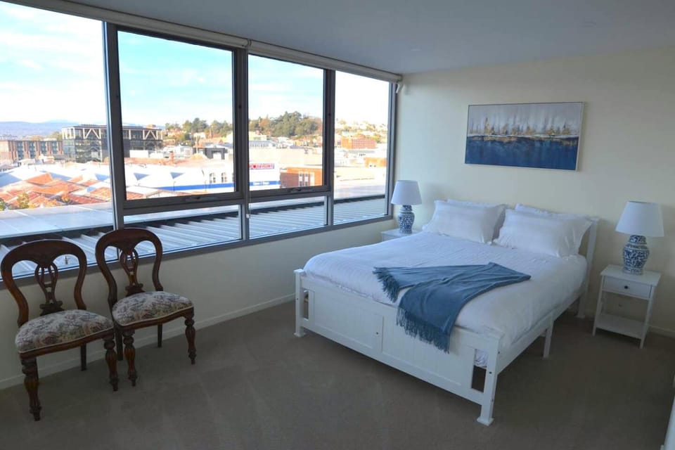 Bed, Natural landscape, View (from property/room), Bedroom, Mountain view