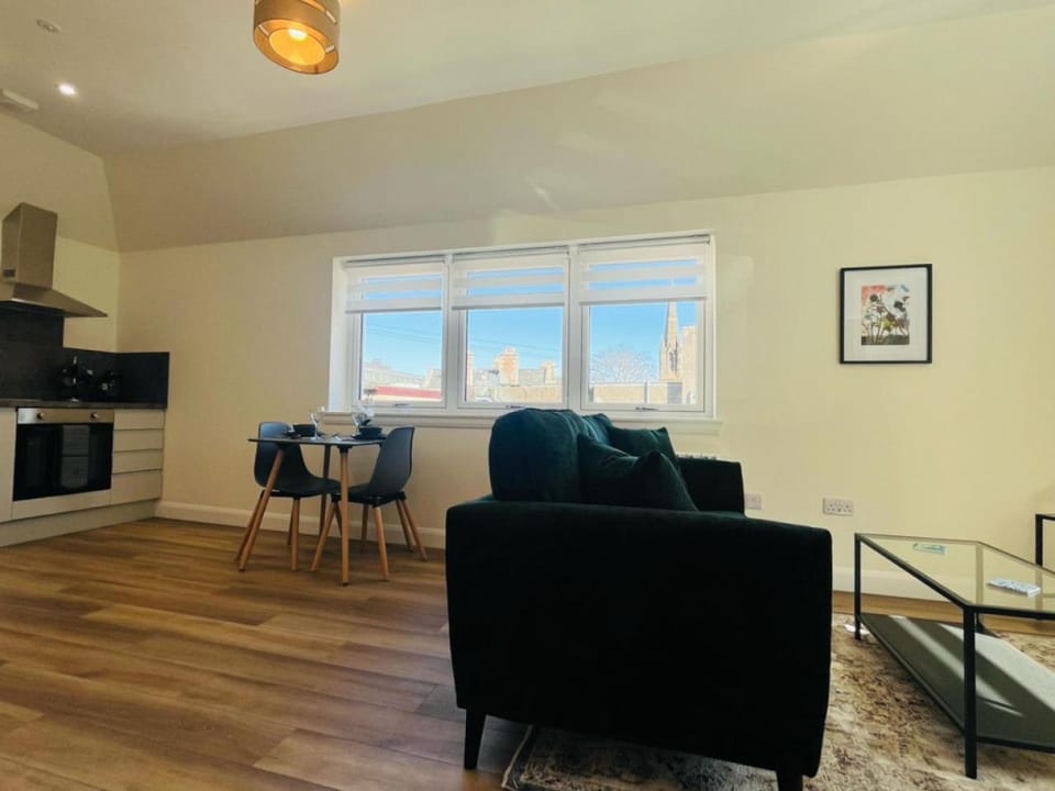 Kitchen or kitchenette, Seating area, Dining area
