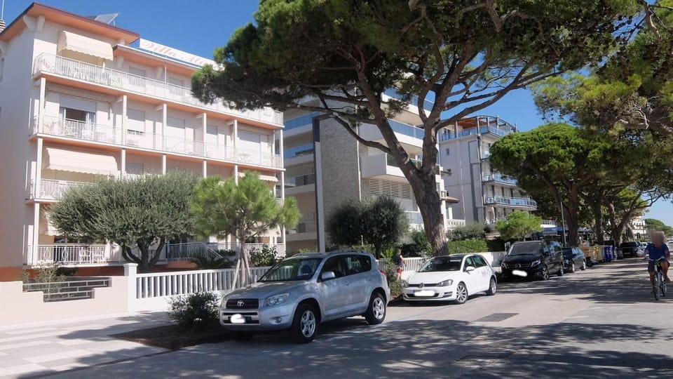 Property building, Day, Neighbourhood, Street view, Location