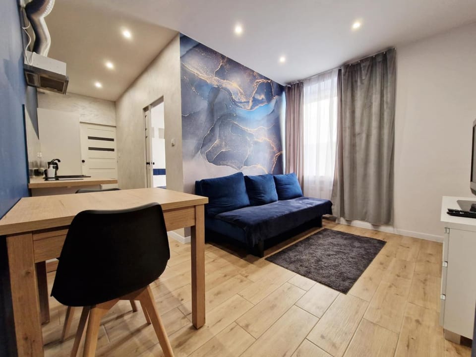 TV and multimedia, Kitchen or kitchenette, Living room, Seating area, Dining area
