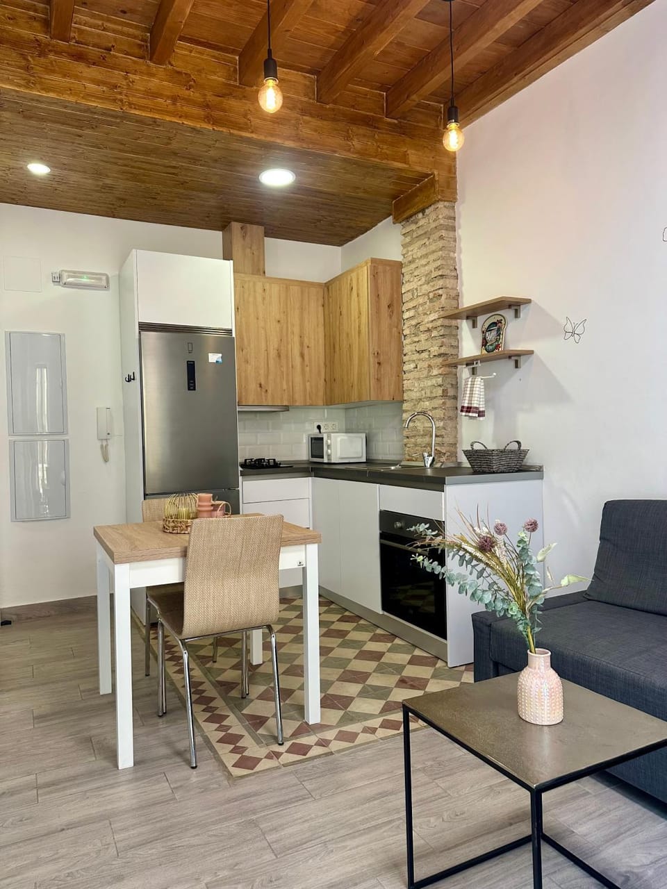 Kitchen or kitchenette, Living room, Seating area, Dining area, minibar, oven, stove