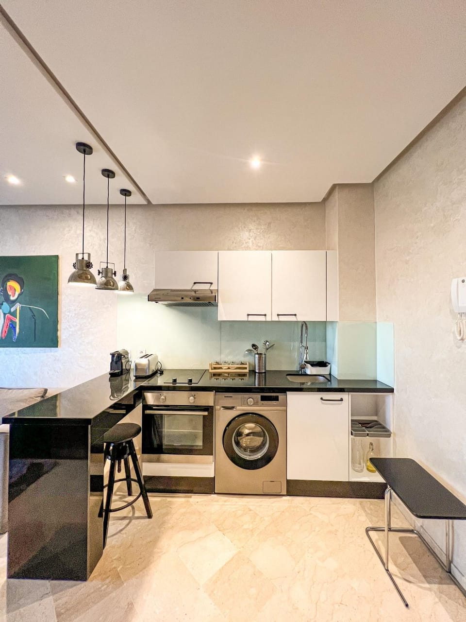 Coffee/tea facilities, Kitchen or kitchenette, Dining area, minibar, stove