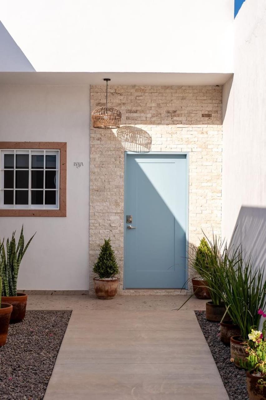 Property building, Facade/entrance, Day