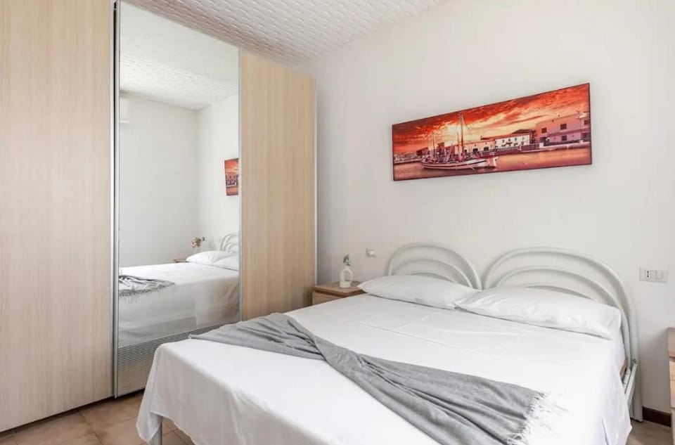 Bedroom, cot, safe, wardrobe