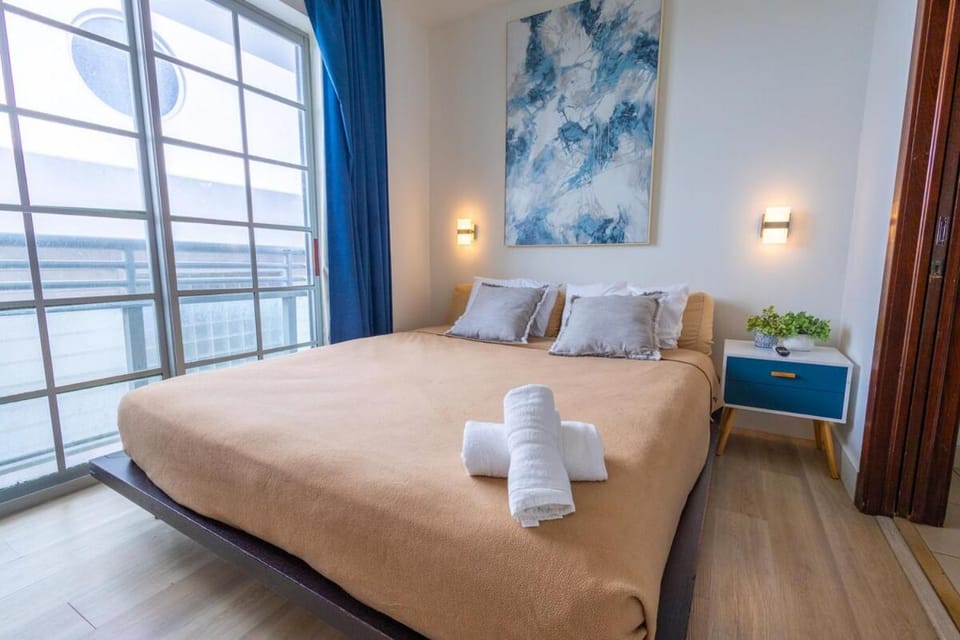 Studio with rooftop pool on Ocean Dr B303 Apartment in Flamingo Lummus
