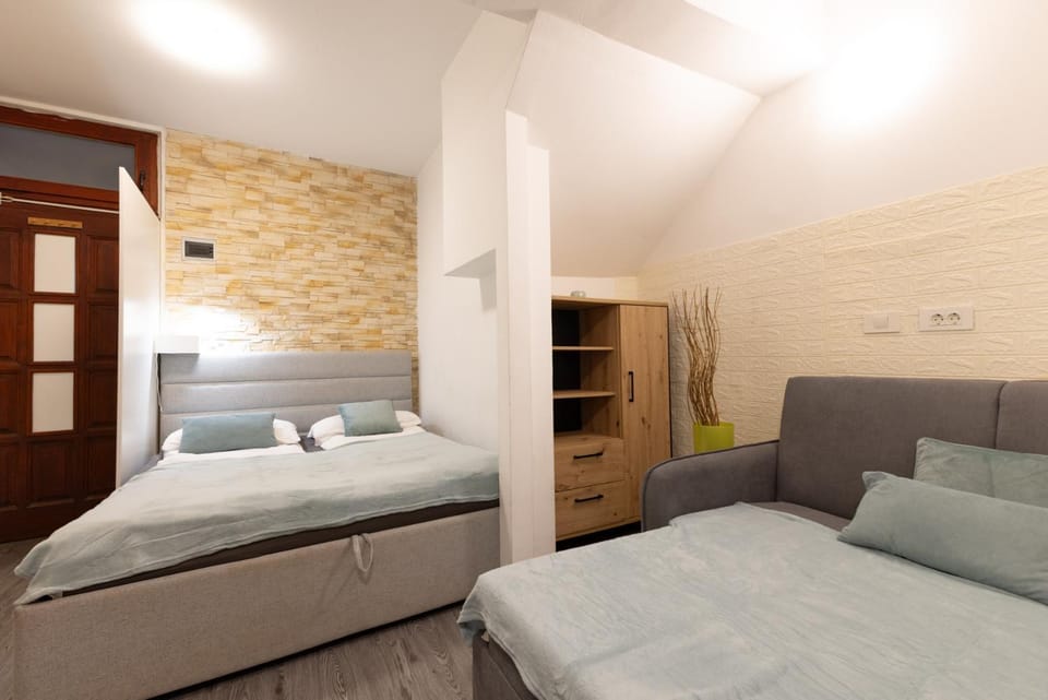 Bed, Photo of the whole room, Seating area, Bedroom, wardrobe