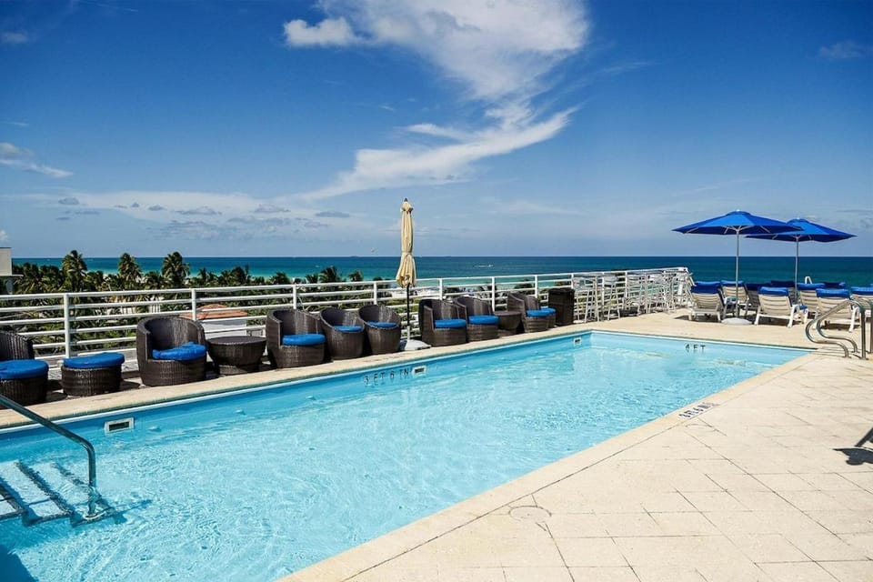Beautiful Studio with Rooftop pool B309 Apartment in Flamingo Lummus